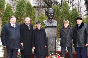 Открытие памятника основателю НИИП В.В. Тихомирову