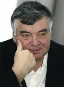 10 апреля скончался зам. генерального директора по общим вопросам Лебедев Ю.А.